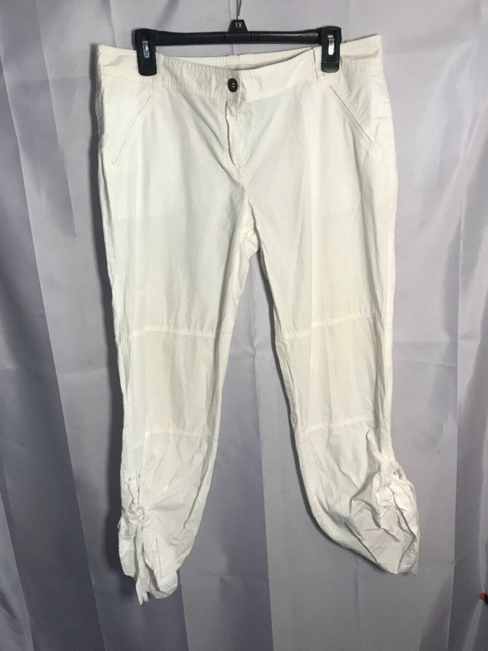 New York & Company Women’s White Capri Pants Size 10 Ruched Hem Casual Cropped